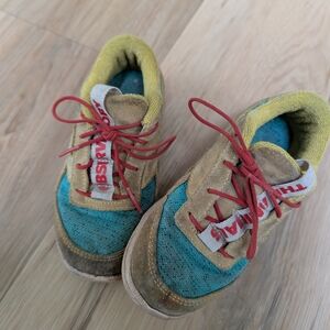 TAO/REEBOK Vibrant Kids Sneakers with Red Laces GUC